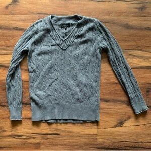 Jones New York cable knit v-neck sweater - medium